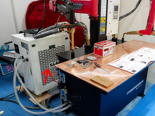 Ïê½âÊÖ³Ö¼¤¹âº¸½Ó»úÀäȴϵͳ